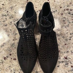 Womens VINCE CAMUTO blk bootie